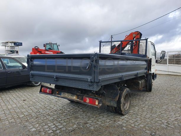 Nissan Cabstar 110 com Grua Palfinger Tribasculante