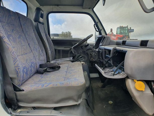 Nissan Cabstar 110 com Grua Palfinger Tribasculante