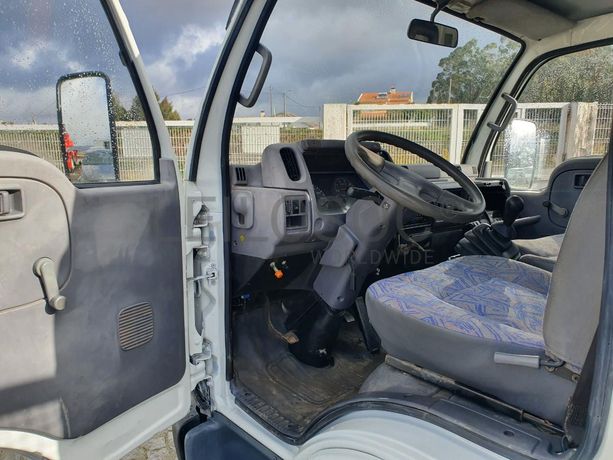 Nissan Cabstar 110 com Grua Palfinger Tribasculante