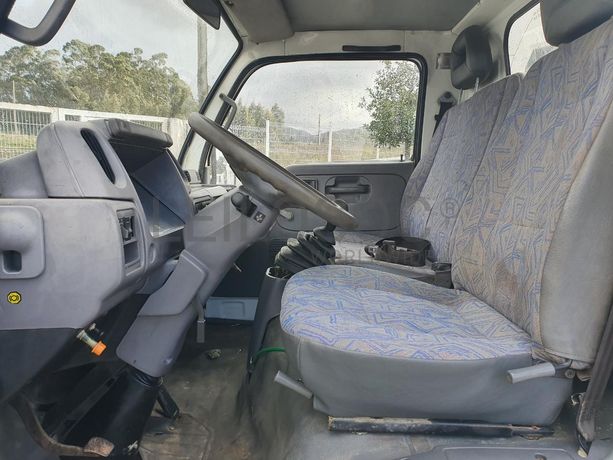 Nissan Cabstar 110 com Grua Palfinger Tribasculante