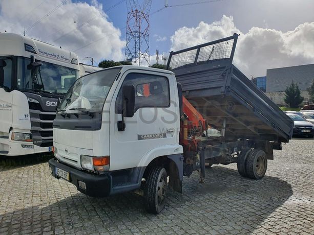 Nissan Cabstar 110 com Grua Palfinger Tribasculante