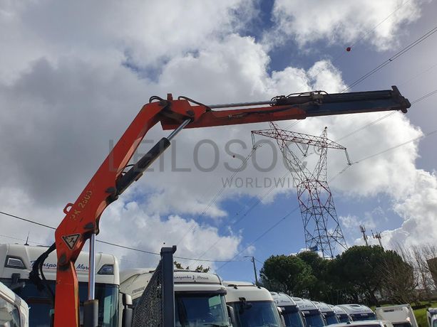 Nissan Cabstar 110 com Grua Palfinger Tribasculante