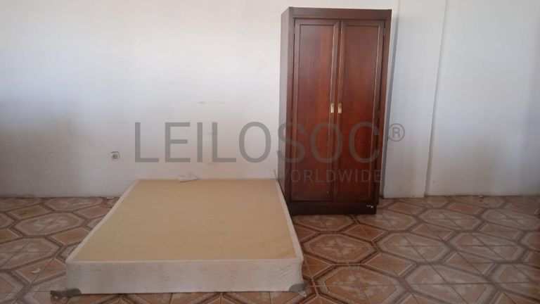 Mobiliário de escritório ·