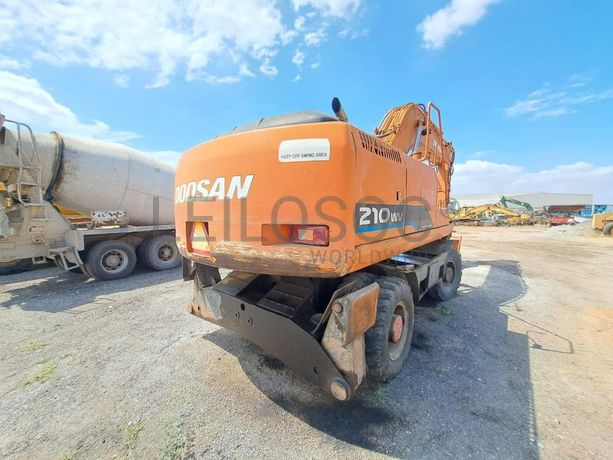 Escavadora de Pneus (20T) DOOSAN S-210 W-V · Viana