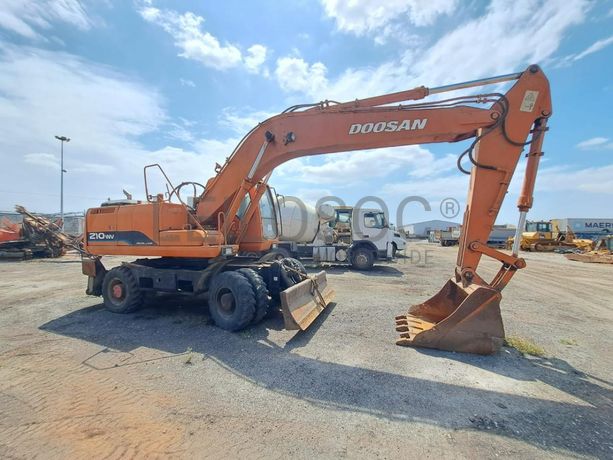 Escavadora de Pneus (20T) DOOSAN S-210 W-V · Viana
