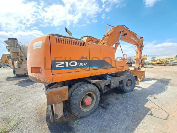 Escavadora de Pneus (20T) DOOSAN S-210 W-V · Viana