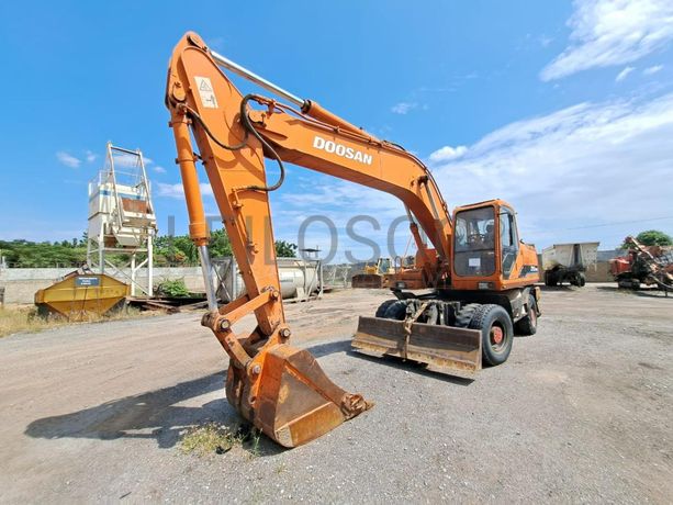 Escavadora de Pneus (20T) DOOSAN S-210 W-V · Viana
