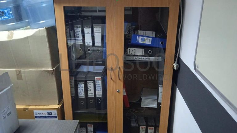 Mobiliário de escritório ·