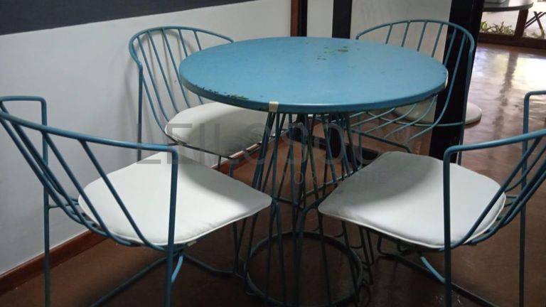 Mobiliário de escritório ·