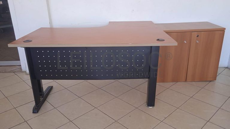 Mobiliário de escritório ·