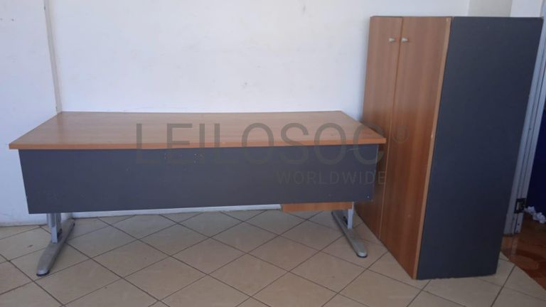 Mobiliário de escritório ·