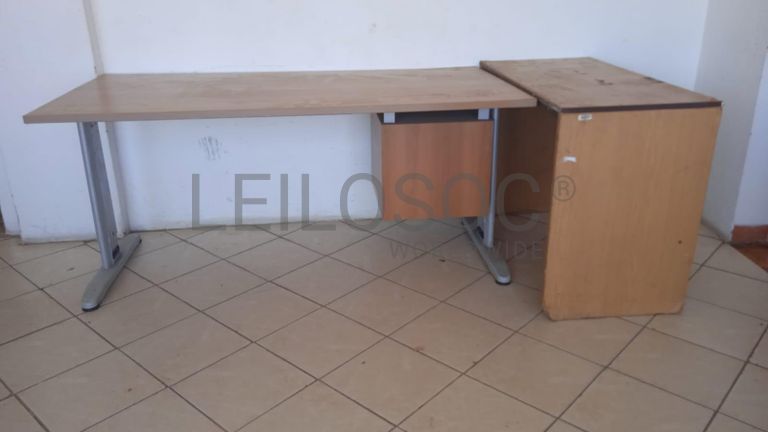 Mobiliário de escritório ·