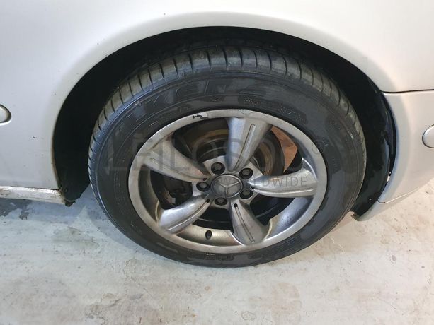 Mercedes-Benz C220 2.2 CDI · Ano 2002