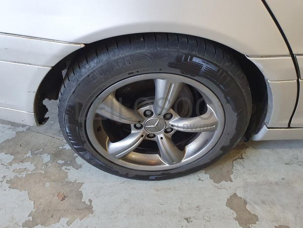 Mercedes-Benz C220 2.2 CDI · Ano 2002