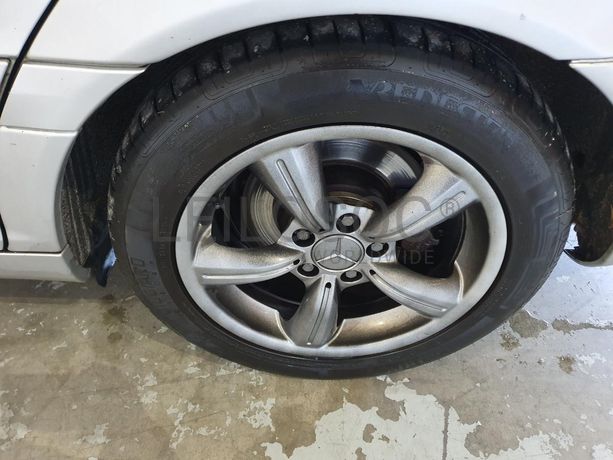 Mercedes-Benz C220 2.2 CDI · Ano 2002