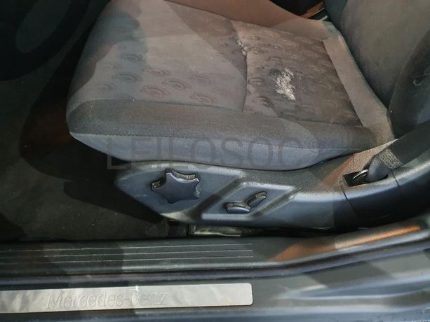 Mercedes-Benz C220 2.2 CDI · Ano 2002