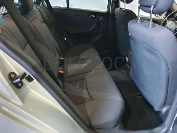 Mercedes-Benz C220 2.2 CDI · Ano 2002