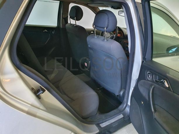 Mercedes-Benz C220 2.2 CDI · Ano 2002