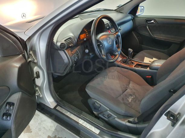 Mercedes-Benz C220 2.2 CDI · Ano 2002