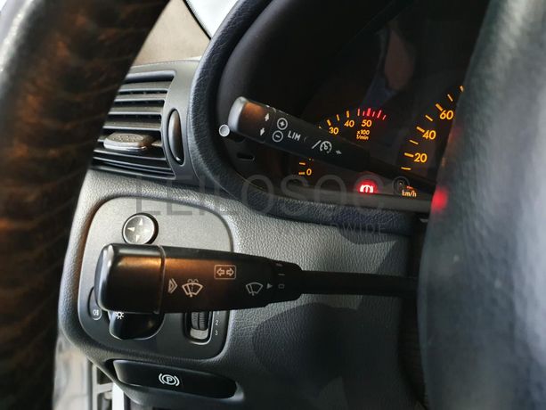 Mercedes-Benz C220 2.2 CDI · Ano 2002