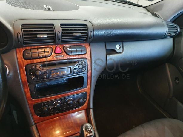 Mercedes-Benz C220 2.2 CDI · Ano 2002