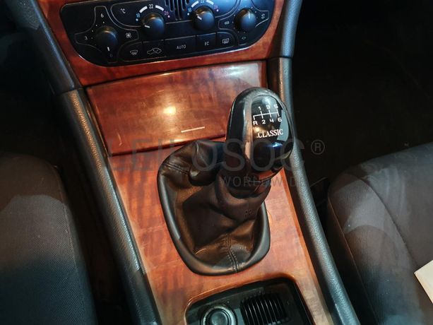 Mercedes-Benz C220 2.2 CDI · Ano 2002