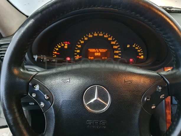 Mercedes-Benz C220 2.2 CDI · Ano 2002