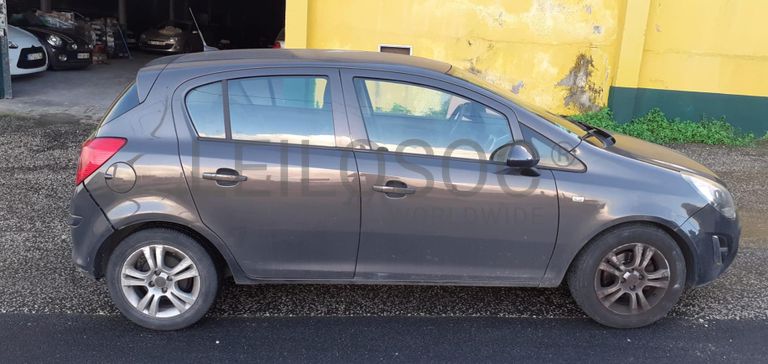 Opel Corsa 1.3CDTI · Ano 2013