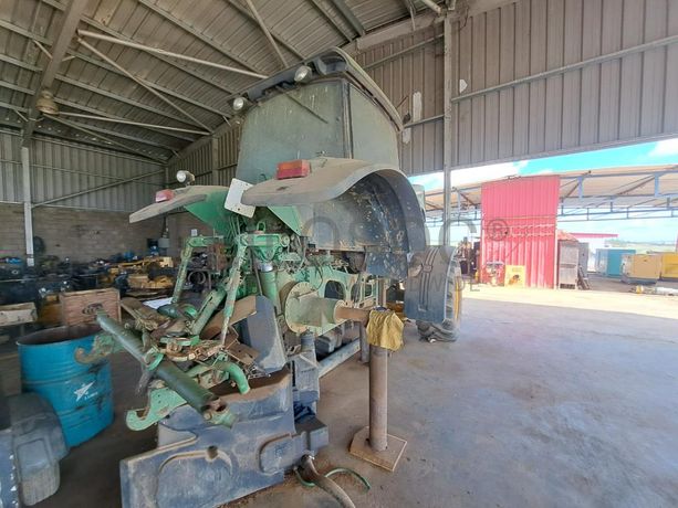 Trator agrícola John Deer 7830  · Samba Caju