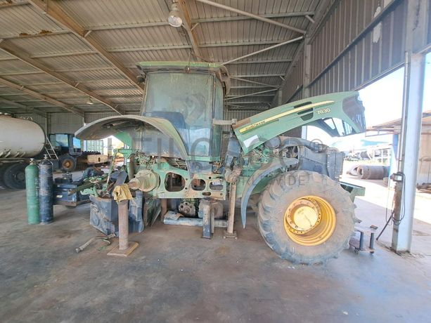 Trator agrícola John Deer 7830  · Samba Caju