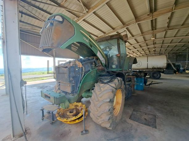 Trator agrícola John Deer 7830  · Samba Caju