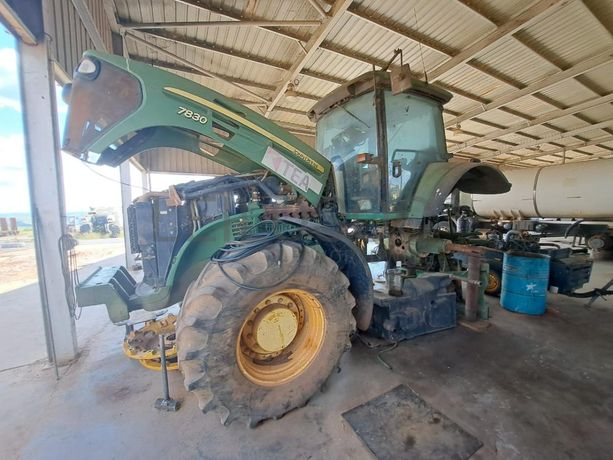 Trator agrícola John Deer 7830  · Samba Caju