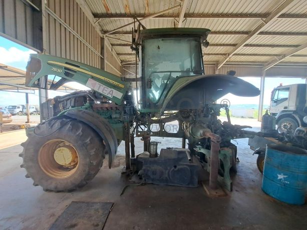 Trator agrícola John Deer 7830  · Samba Caju