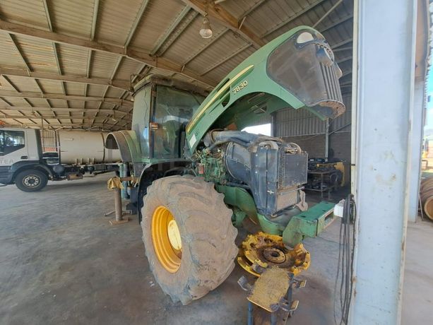 Trator agrícola John Deer 7830  · Samba Caju