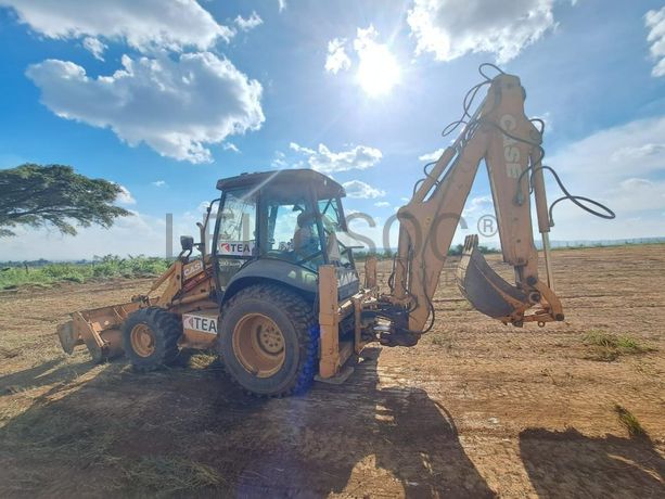 Retroescavadora Case 590R  · Samba Caju