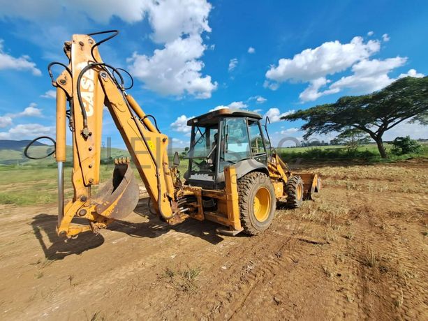 Retroescavadora Case 590R  · Samba Caju
