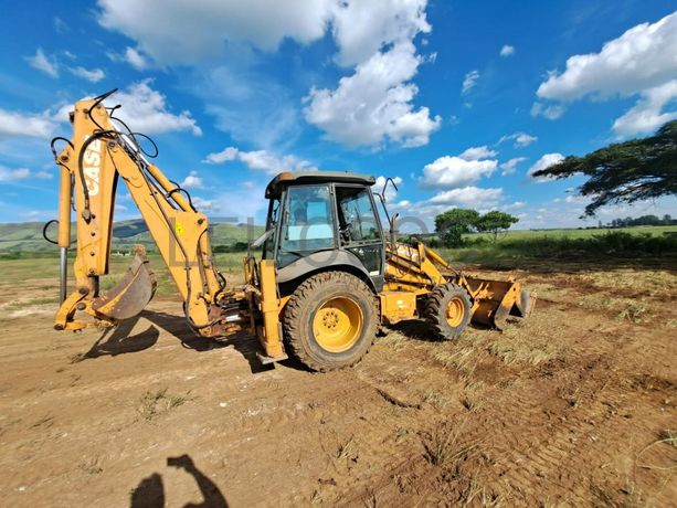 Retroescavadora Case 590R  · Samba Caju