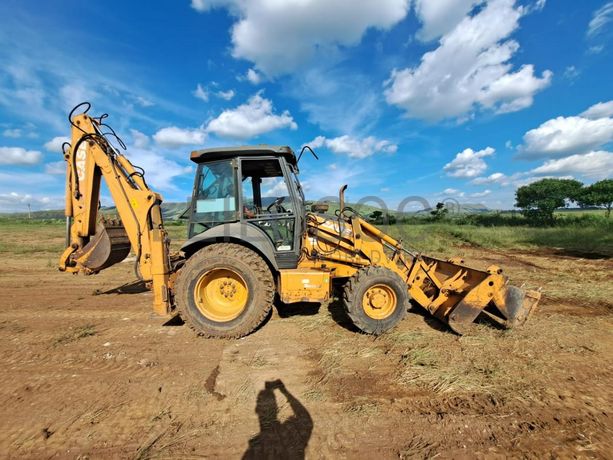 Retroescavadora Case 590R  · Samba Caju