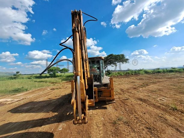 Retroescavadora Case 590R  · Samba Caju