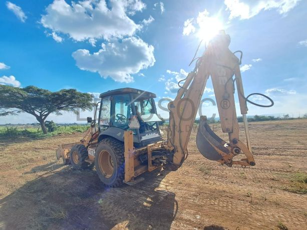 Retroescavadora Case 590R  · Samba Caju