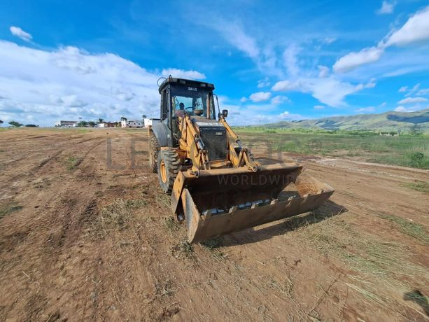 Retroescavadora Case 590R  · Samba Caju