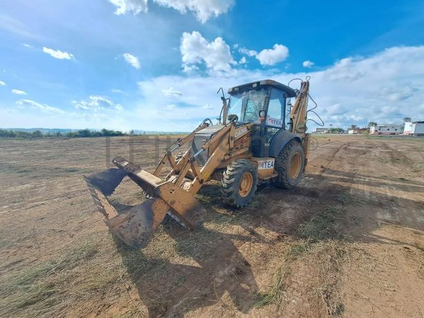 Retroescavadora Case 590R  · Samba Caju