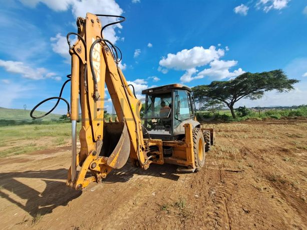Retroescavadora Case 590R  · Samba Caju