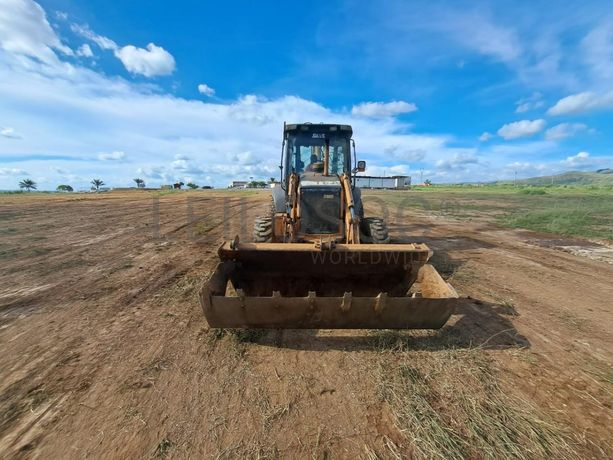 Retroescavadora Case 590R  · Samba Caju