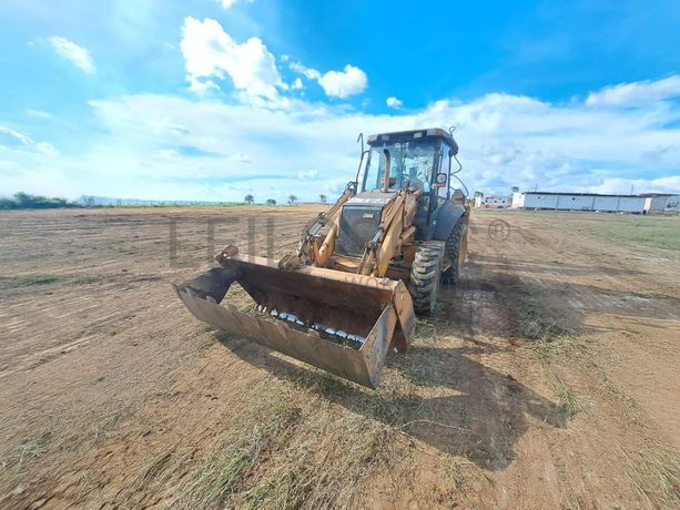 Retroescavadora Case 590R  · Samba Caju