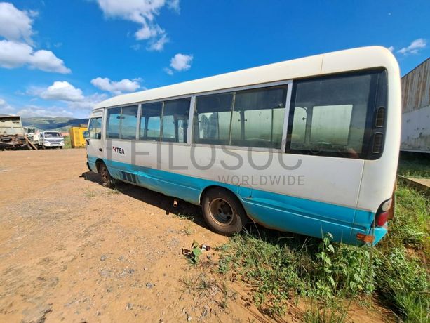 Autocarro Toyota Coaster · Samba Caju