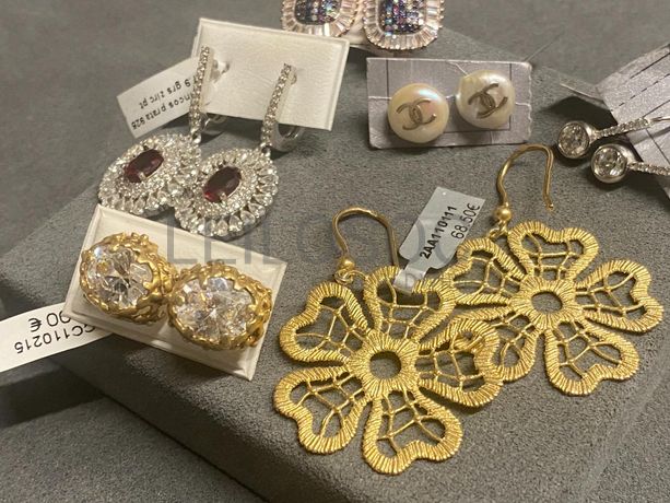 Brincos em prata e outros materiais