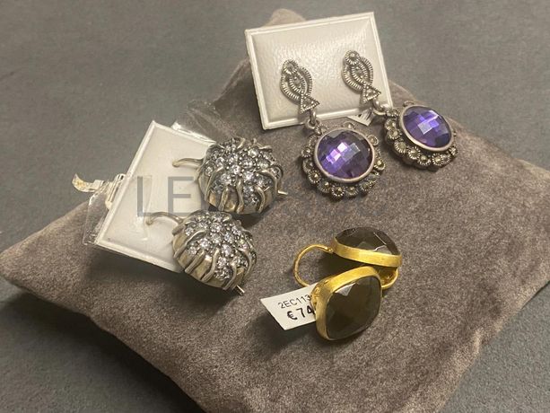 Brincos em prata e outros materiais