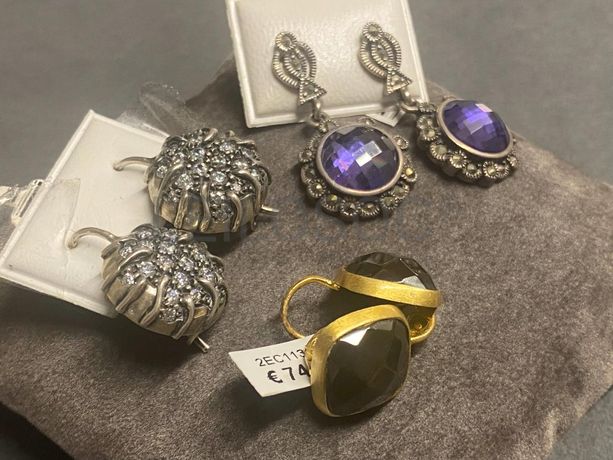 Brincos em prata e outros materiais