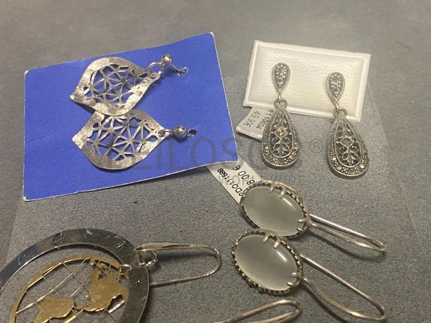 Brincos em prata e outros materiais